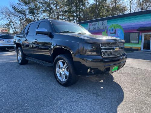 2011 CHEVROLET AVALANCHE LT - Black Beauty! Great Towing Capacity!!